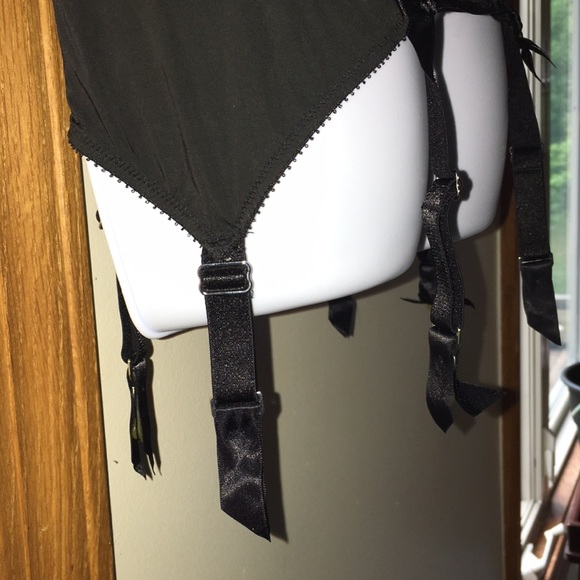 Victoria Secret garter skirt - Picture 4 of 6